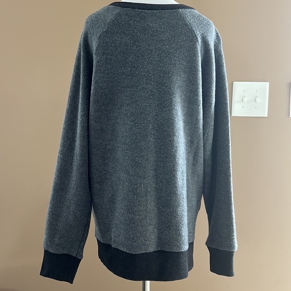 Vs pink UMass Fleece Crewneck Sweatshirt - Picture 3 of 7